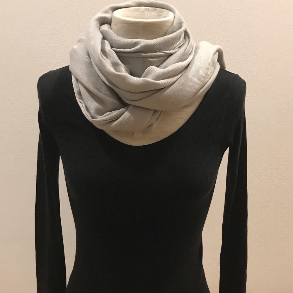 Light Grey Rectangular Fringed Pashmina. Excellen… - image 8